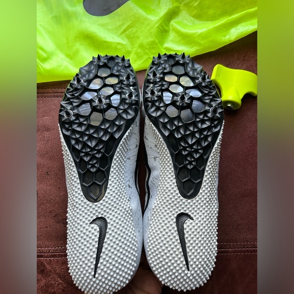 Nike Women's Zoom Rival S 9 Track Shoes size 7 black & white - Picture 2 of 4